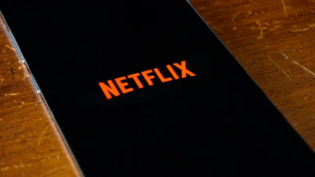 netflix, smartphone, home, mobile, telephone, display, screen, online, netflix, netflix, netflix, netflix, netflix. Netflix advertising in the UK: how to plan a campaign